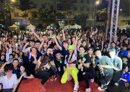 Chương trình GALA chào tân sinh viên "Sóng 10 - 10 Years And Beyond"